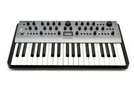 Modulo Sintetizador Modal Electronics Carbon8 (37 Keys)