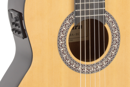Guitarra Clasica Admira Sara 4/4 Electrificada Con Cutaway Serie Iniciación Brillo