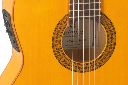 Guitarra Clásica Admira Triana Serie Flamenco Electrificada Cutaway Fishman
