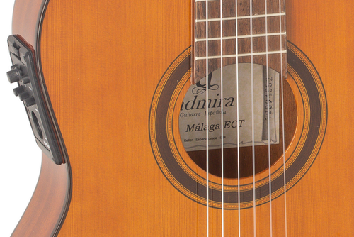 Guitarra Admira Málaga Electrificada Cutaway Cuerpo Estrecho Fishman Conservatorio